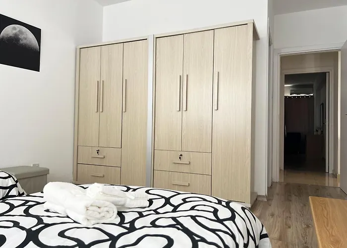 Albert's Center 21 Daire *